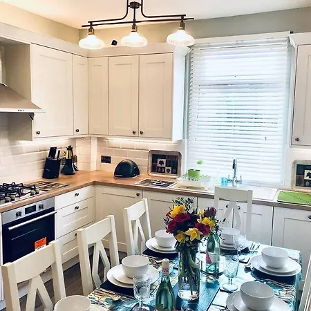 The Pirate's Palace, - Elegant, Comfy, Fun Holiday home *