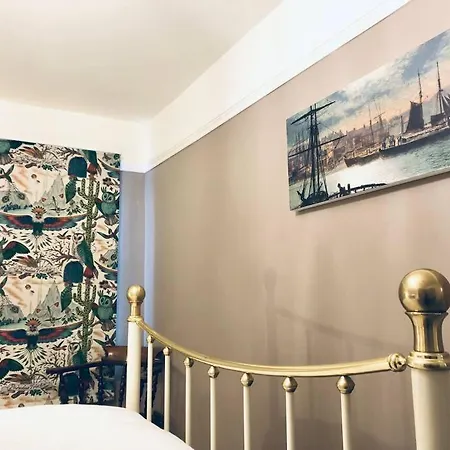 The Pirate's Palace, - Elegant, Comfy, Fun Holiday home Whitby