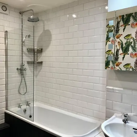 The Pirate's Palace, - Elegant, Comfy, Fun Holiday home Whitby