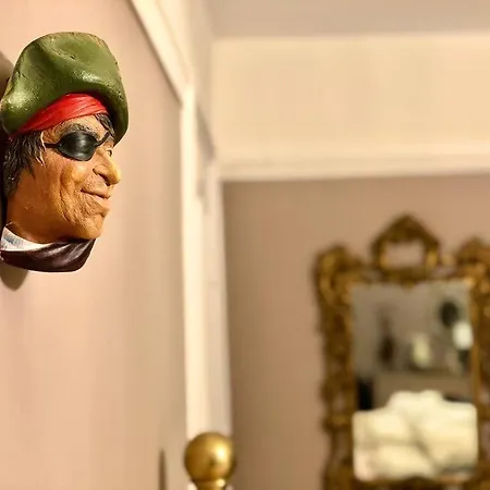 The Pirate's Palace, - Elegant, Comfy, Fun Holiday home *