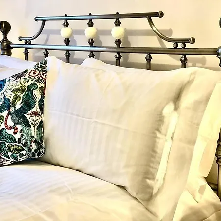 The Pirate's Palace, - Elegant, Comfy, Fun Holiday home